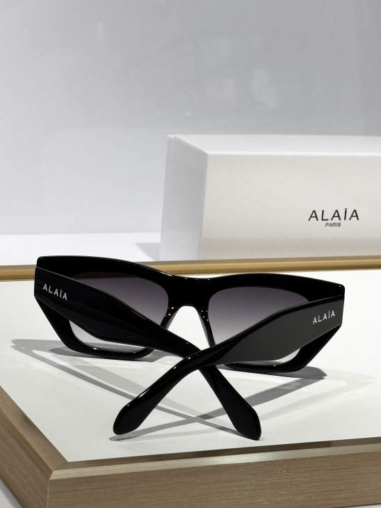 Picture of Alaia Sunglasses _SKUfw75047120fw